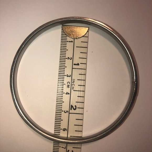 Vtg conch shell rectangle tile inlay silver tone metal bangle 8” C / 2.5” D - Picture 4 of 7